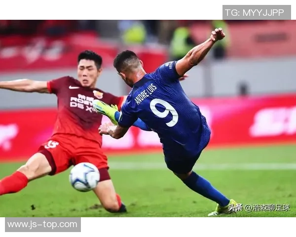 2017年天津权健与上海绿地申花激战回顾及比赛精彩瞬间分析